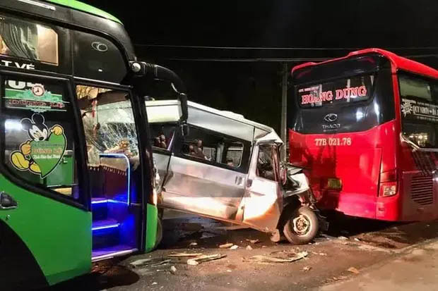 Ớn lạnh, 3 xe khách tông nhau trên Quốc lộ 1, đoạn qua Đồng Nai-1