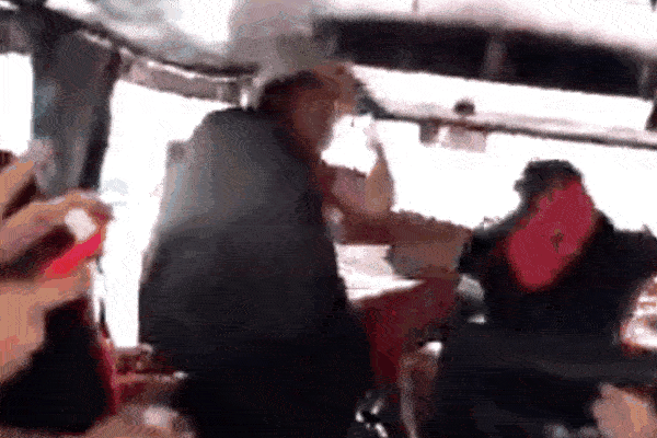 Clip: Bắt quả tang chồng ngoại tình, vợ tung cước 