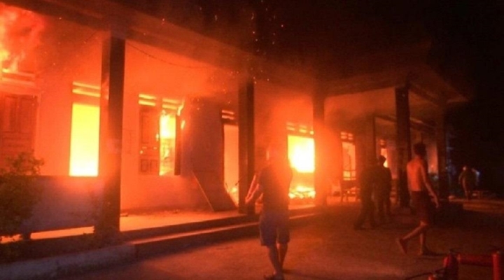 Trụ sở UBND xã ở Quảng Nam bốc cháy trong đêm, nhiều tài liệu bị thiêu rụi-1