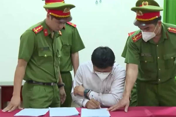 YouTuber kéo đến livestream vụ xử nhóm Tịnh thất Bồng Lai-9