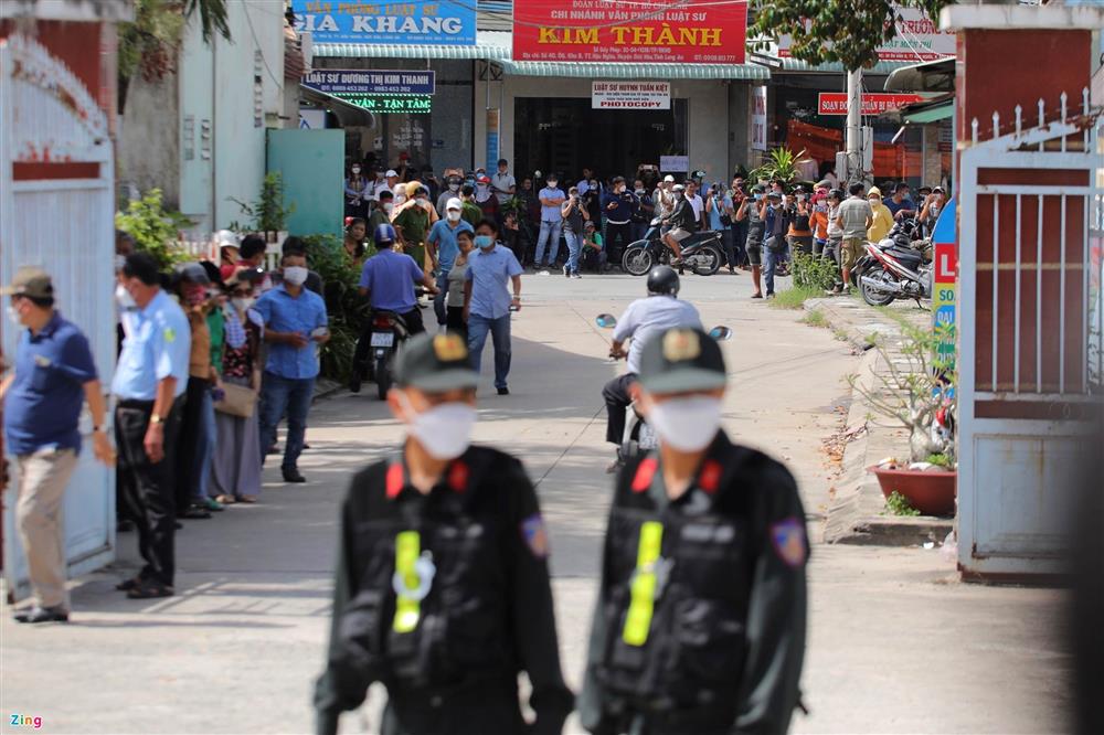 YouTuber kéo đến livestream vụ xử nhóm Tịnh thất Bồng Lai-1