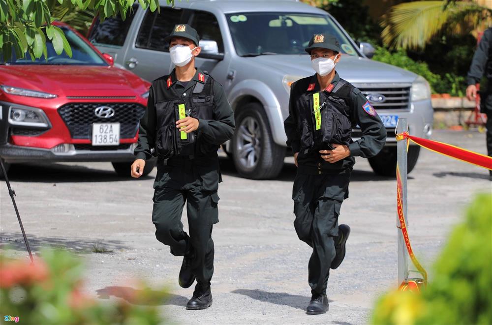 YouTuber kéo đến livestream vụ xử nhóm Tịnh thất Bồng Lai-2