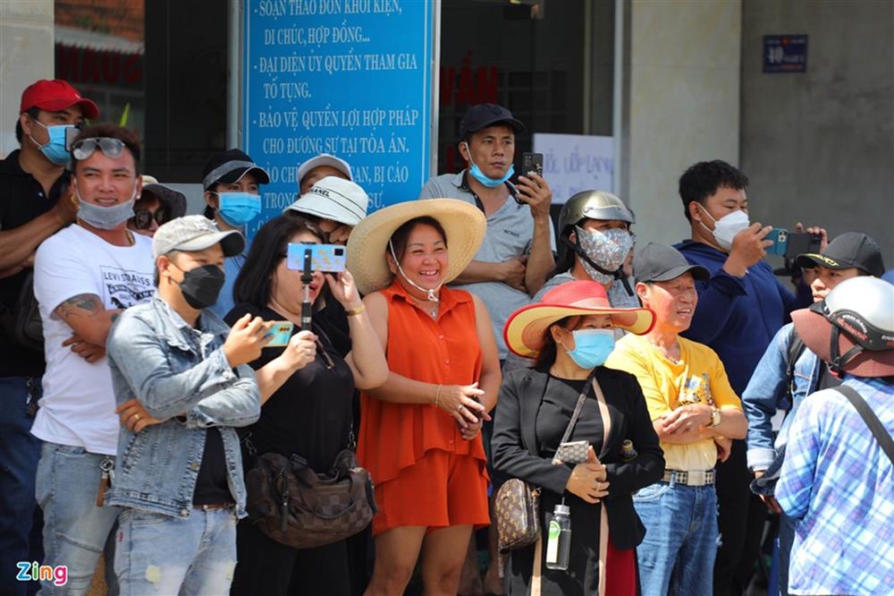 YouTuber kéo đến livestream vụ xử nhóm Tịnh thất Bồng Lai-5