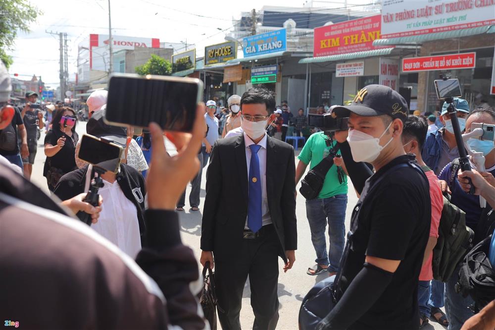 YouTuber kéo đến livestream vụ xử nhóm Tịnh thất Bồng Lai-8