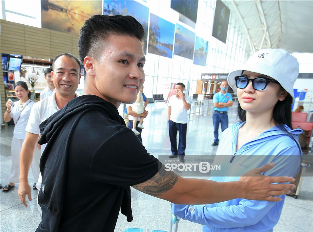 Bồ hơn tuổi lần đầu công khai làm điều đặc biệt cho Quang Hải-4