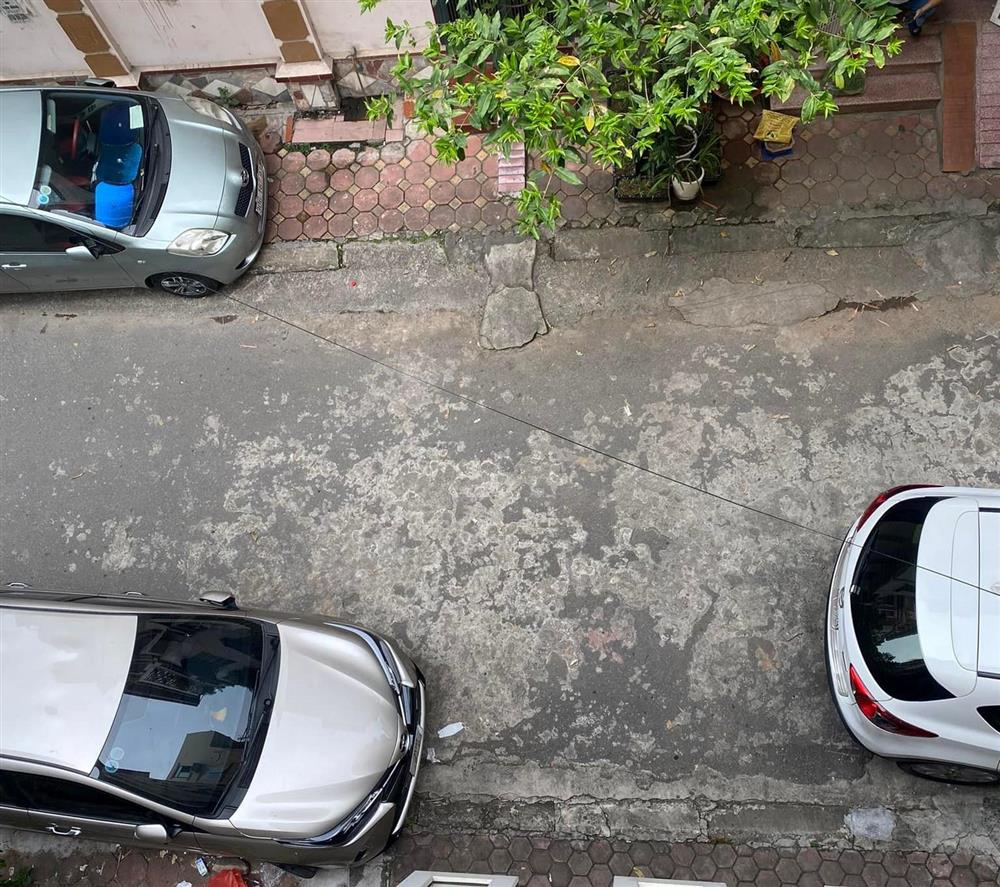 Ô tô đỗ chắn cửa, chủ nhà ‘cắn răng’ gọi taxi đi làm-5