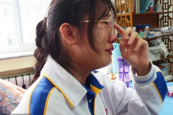 Nhiều phụ huynh kiện nữ sinh thi đại học được cộng 20 điểm vì là con liệt sĩ, cô bé chỉ nói 1 câu mà ai cũng lặng người-2