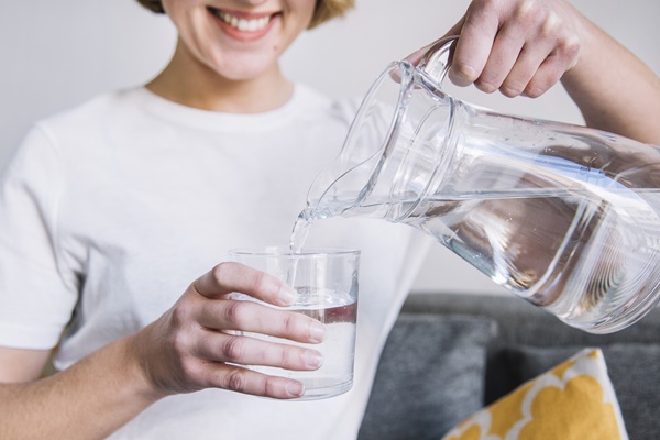 Lần nào uống nước cũng thấy cơ thể có 5 tín hiệu lạ, bạn cần khám ung thư khẩn cấp-1