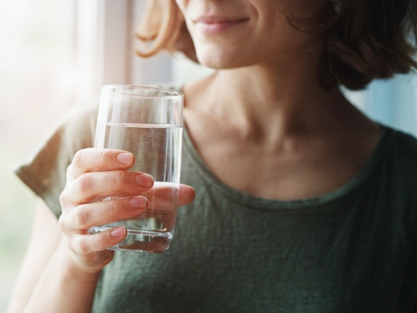 Lần nào uống nước cũng thấy cơ thể có 5 tín hiệu lạ, bạn cần khám ung thư khẩn cấp-3