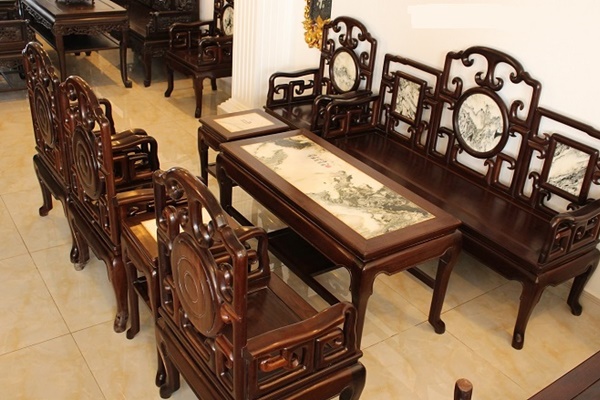 Lau kính không đúng cách sẽ tạo ra những&nbsp;vết bẩn loang lổ, áp dụng cách này, chỉ vài phút là kính sáng bóng&nbsp;như mới-5