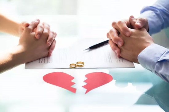 Ly hôn vì vợ mê 