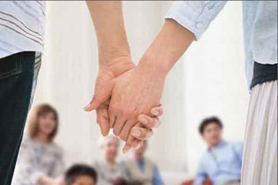 Về ra mắt nhà người yêu, vừa đến em chồng tương lai kéo tôi vào phòng làm điều bất ngờ