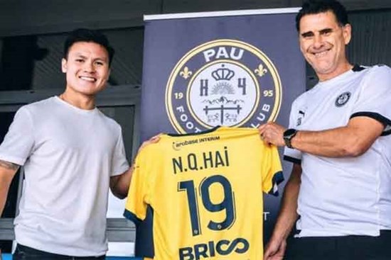 HLV Pau FC khen Quang Hải như ngôi sao tuyển Pháp