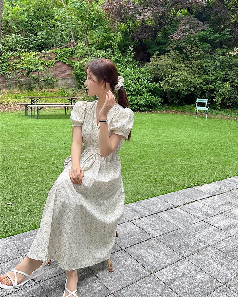 12 cách mặc váy hoa giúp chị em trẻ trung hơn tuổi-10