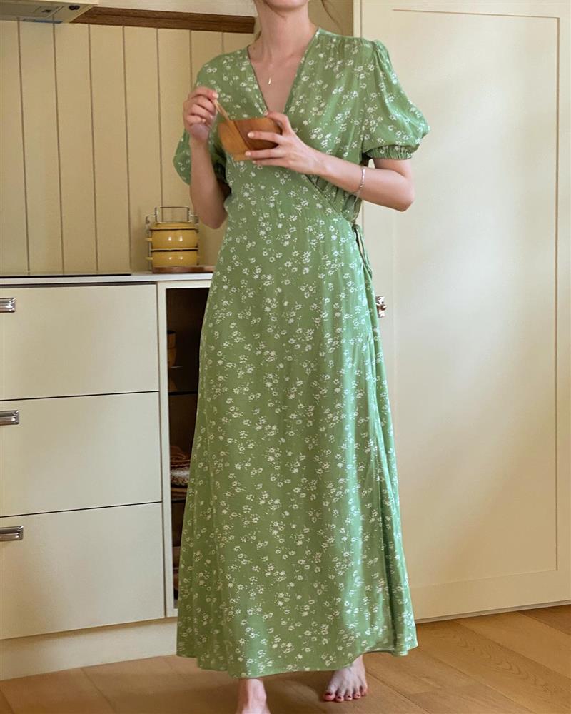 12 cách mặc váy hoa giúp chị em trẻ trung hơn tuổi-11