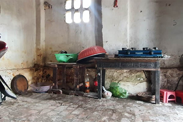 Nữ trưởng thôn bị điện giật tử vong khi đang đọc thông báo trên loa phát thanh-2