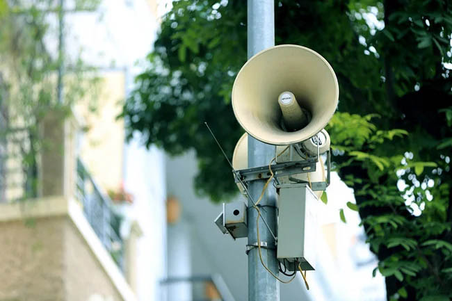 Nữ trưởng thôn bị điện giật tử vong khi đang đọc thông báo trên loa phát thanh-1