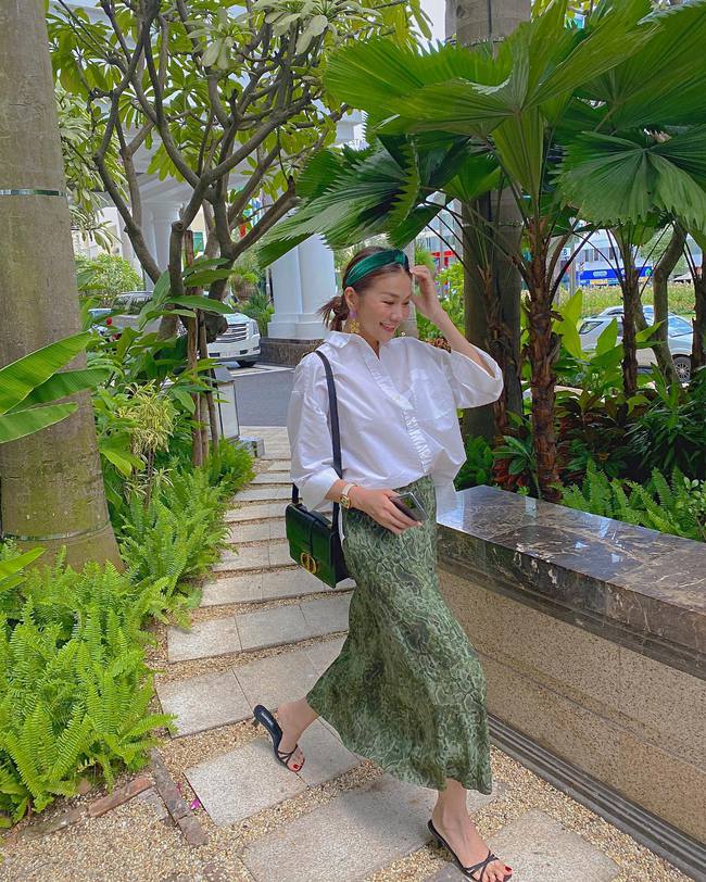 U40 Thanh Hằng có 12 cách mặc áo sơ mi đơn giản mà cực sang-1