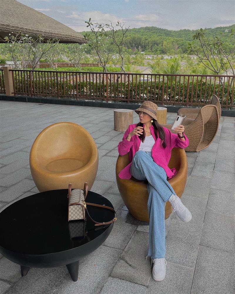 U40 Thanh Hằng có 12 cách mặc áo sơ mi đơn giản mà cực sang-11