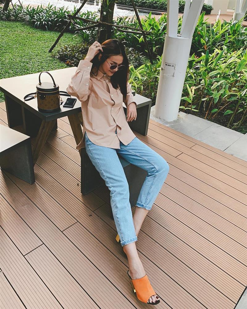 U40 Thanh Hằng có 12 cách mặc áo sơ mi đơn giản mà cực sang-4