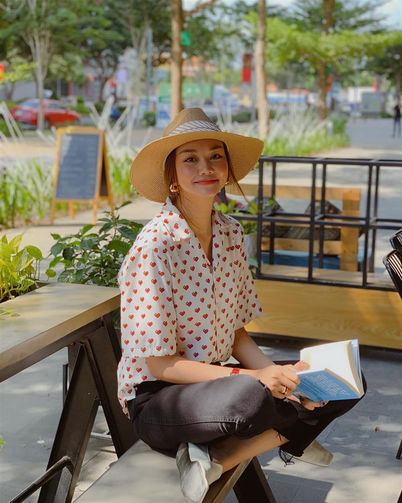 U40 Thanh Hằng có 12 cách mặc áo sơ mi đơn giản mà cực sang-5