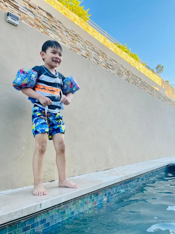 Vợ cũ Đan Trường khoe cảnh thu hoạch nho nhưng khung cảnh biệt thự chụp từ trên cao mới gây chú ý-7