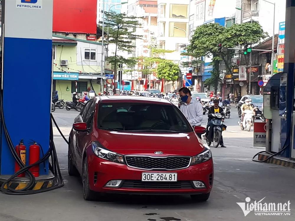 Giá xăng giảm hơn 100 đồng/lít sau chuỗi ngày tăng liên tiếp-1