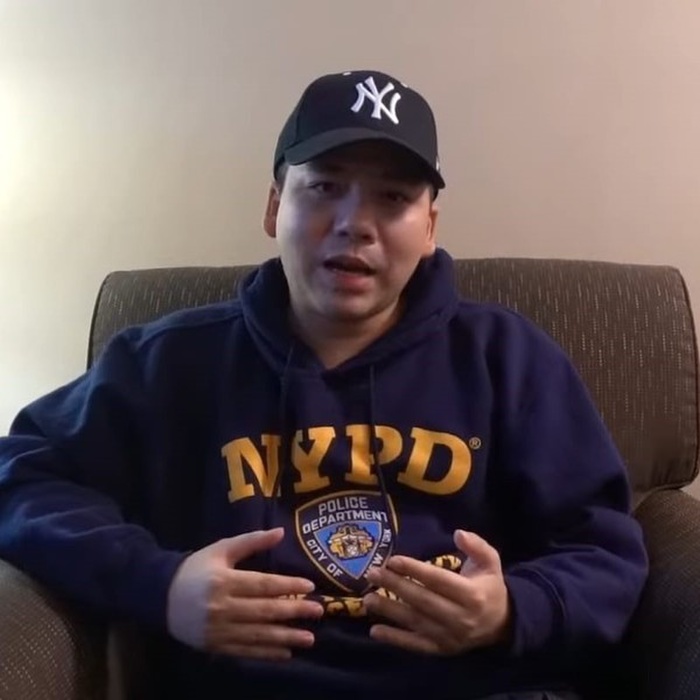 Khoa Pug chi 500 đô la mua cua hoàng đế ăn mừng khi cao lên được 1cm-1