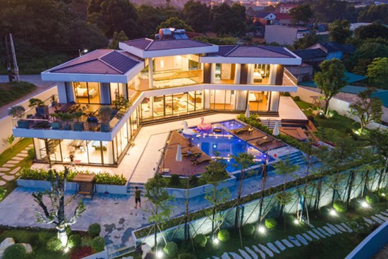 10 năm ngày cưới, chồng tặng vợ căn villa trên đồi