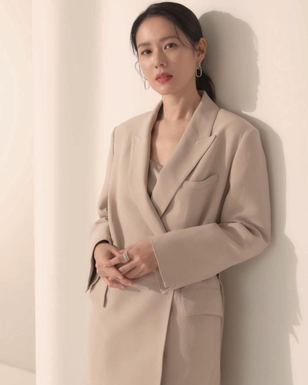 Vợ chồng Son Ye Jin lộ diện sau công bố mang thai, biểu cảm của Hyun Bin gây chú ý-2