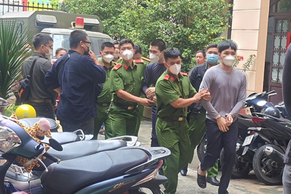 TP HCM: Lấy cớ đòi tiền rồi hiếp dâm thiếu nữ trong nhà vệ sinh-1