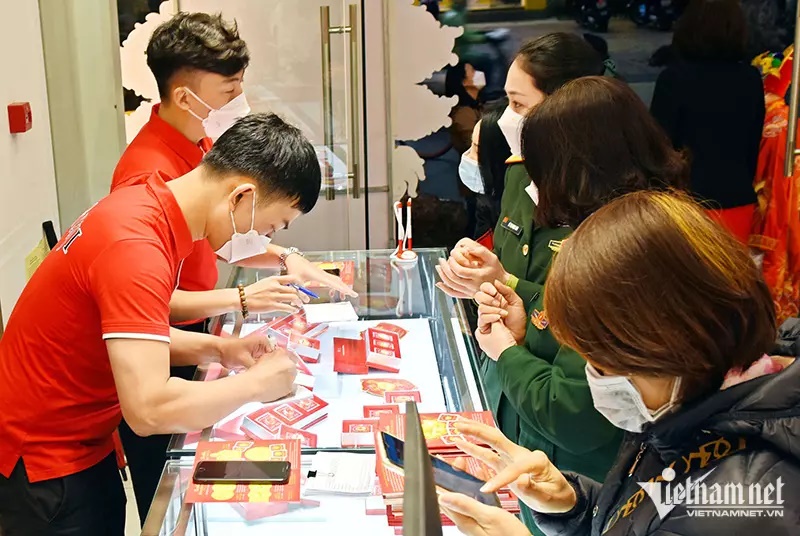 Giá vàng hôm nay 2/7: Siết chặt cung tiền, vàng giao dịch ở mức thấp-1