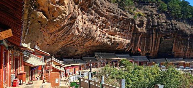 Ngọn núi giàu có nhất Trung Quốc: Khe núi chứa kho báu lộ thiên nhưng không ai dám lấy-6