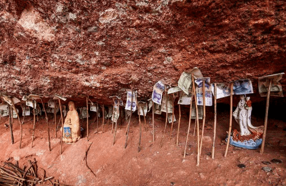 Ngọn núi giàu có nhất Trung Quốc: Khe núi chứa kho báu lộ thiên nhưng không ai dám lấy-7