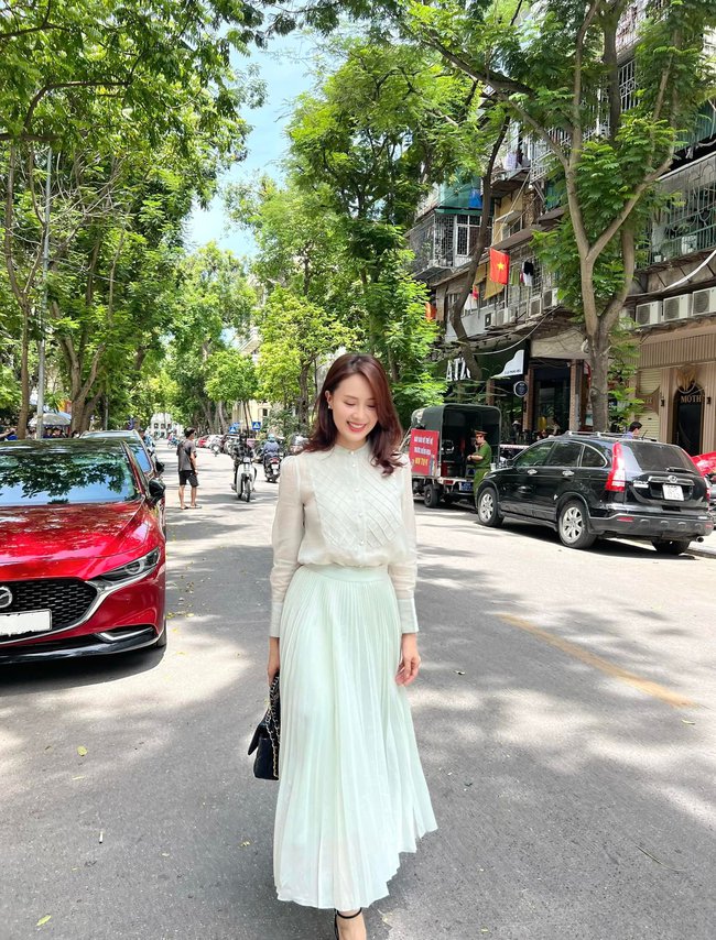 Diện đồ màu pastel dễ sến, nhưng Hồng Diễm lại mặc đẹp miễn chê-1