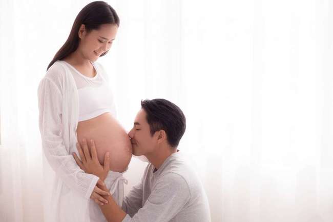 Phụ nữ mang thai có quan hệ tình dục được không? Nên kiêng gần gũi chồng vào những thời điểm nào?-2