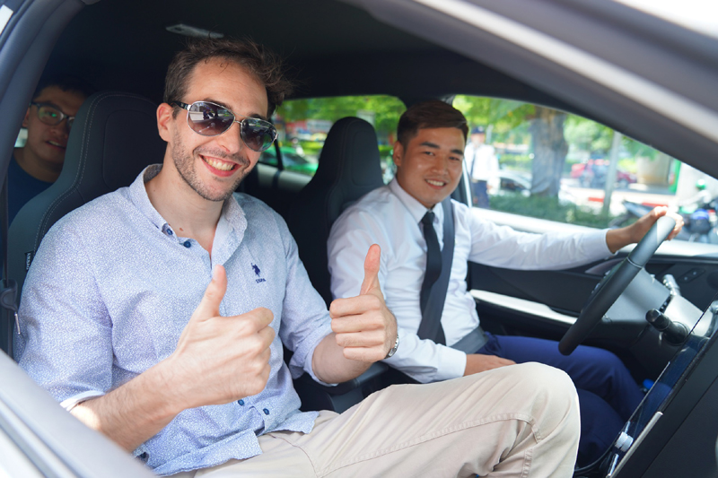 Đến Vincom chơi, xe VinFast VF e34 đưa về nhà miễn phí-2