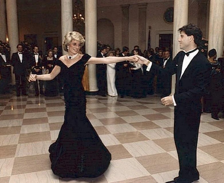 5 lần Công nương Diana bất chấp mà phá vỡ các quy tắc thời trang của hoàng gia-1
