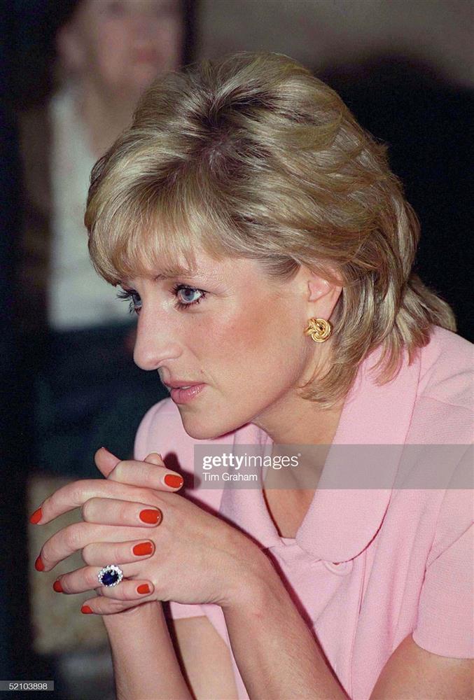 5 lần Công nương Diana bất chấp mà phá vỡ các quy tắc thời trang của hoàng gia-2