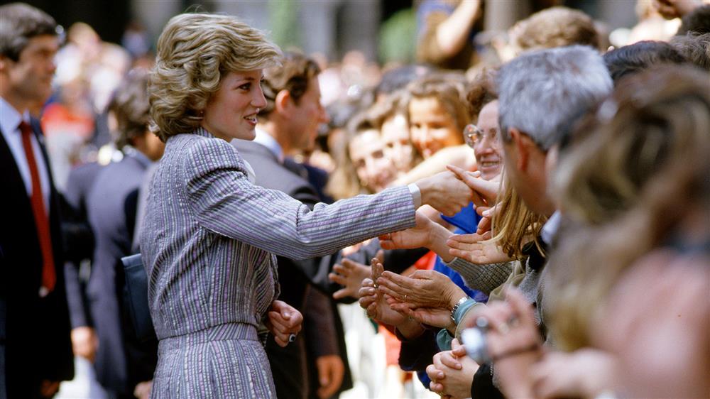 5 lần Công nương Diana bất chấp mà phá vỡ các quy tắc thời trang của hoàng gia-3