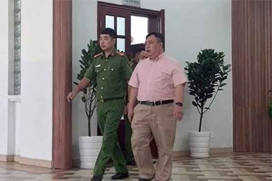 Giám đốc Bệnh viện Mắt TP HCM và đồng phạm