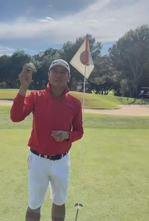 Vợ con về nước đêm 1/7, Hồ Hoài Anh vẫn ở Tây Ban Nha?-1