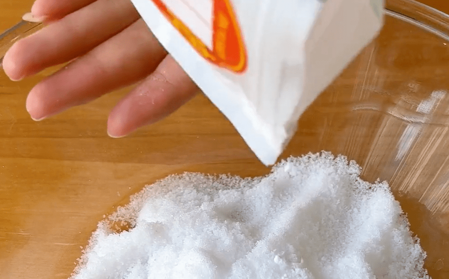 Chỉ cần thêm thứ này, chậu rửa hay bồn cầu ố vàng sẽ sáng bóng như gương, 9/10 gia đình đều thành công-2