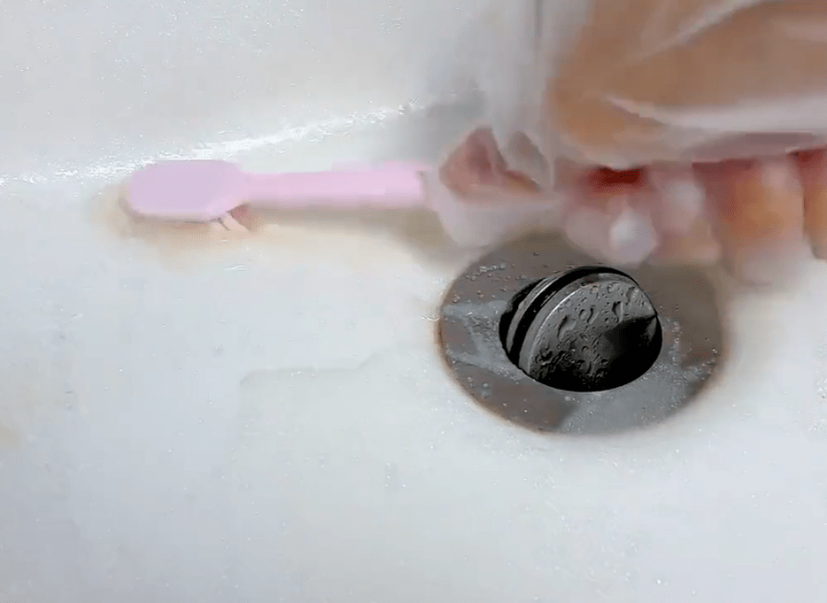 Chỉ cần thêm thứ này, chậu rửa hay bồn cầu ố vàng sẽ sáng bóng như gương, 9/10 gia đình đều thành công-4