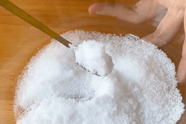 Chỉ cần thêm thứ này, chậu rửa hay bồn cầu ố vàng sẽ sáng bóng như gương, 9/10 gia đình đều thành công