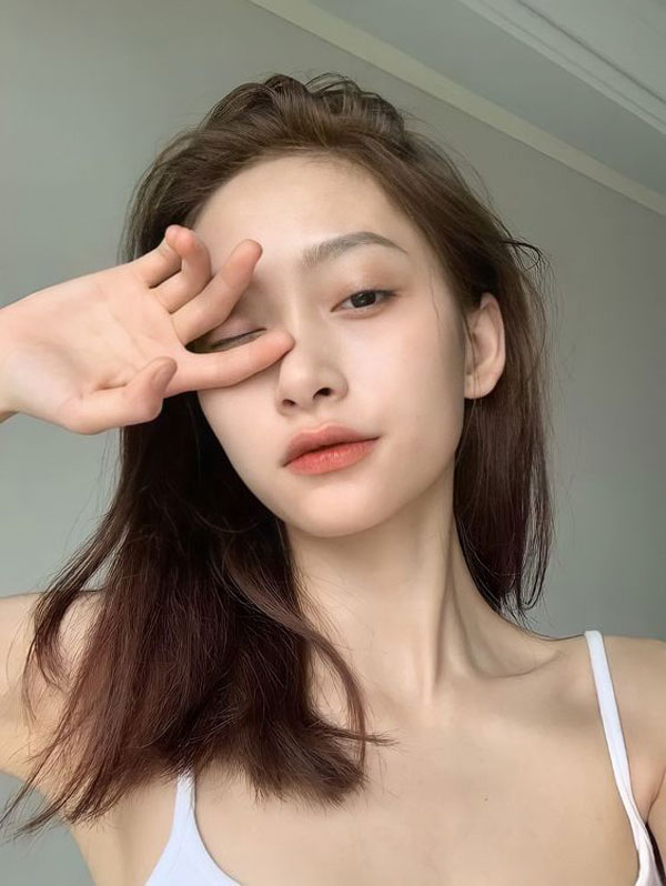 5 mẹo nhỏ nên làm trong lúc bôi kem chống nắng để chống sạm đen, lão hóa-2