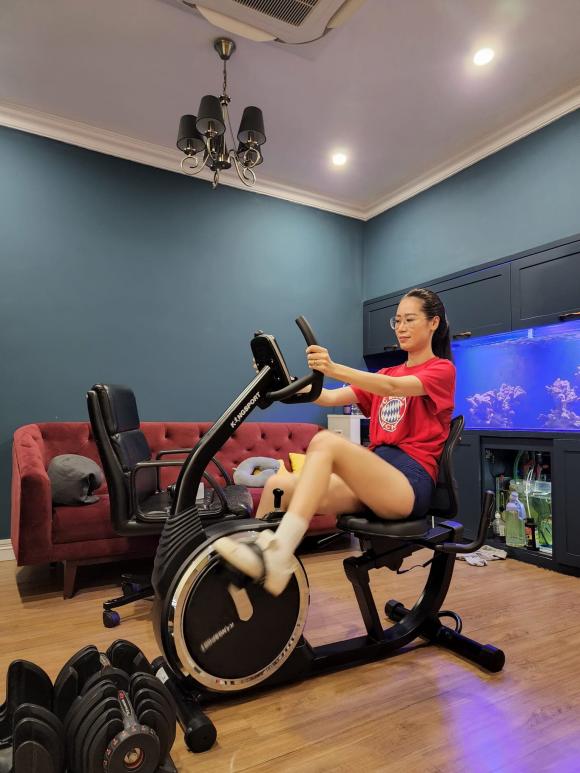 Hé lộ không gian sống của Hoa hậu thân thiện Dương Thùy Linh-7