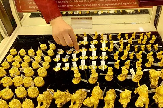 Giá vàng hôm nay 4/7: Giá thấp, chờ thời gom vàng