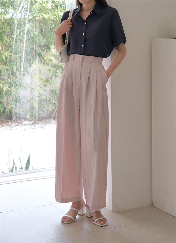 5 cách mặc áo sơ mi tối màu giúp chị em gầy đi, sang hơn chứ không bị già-11