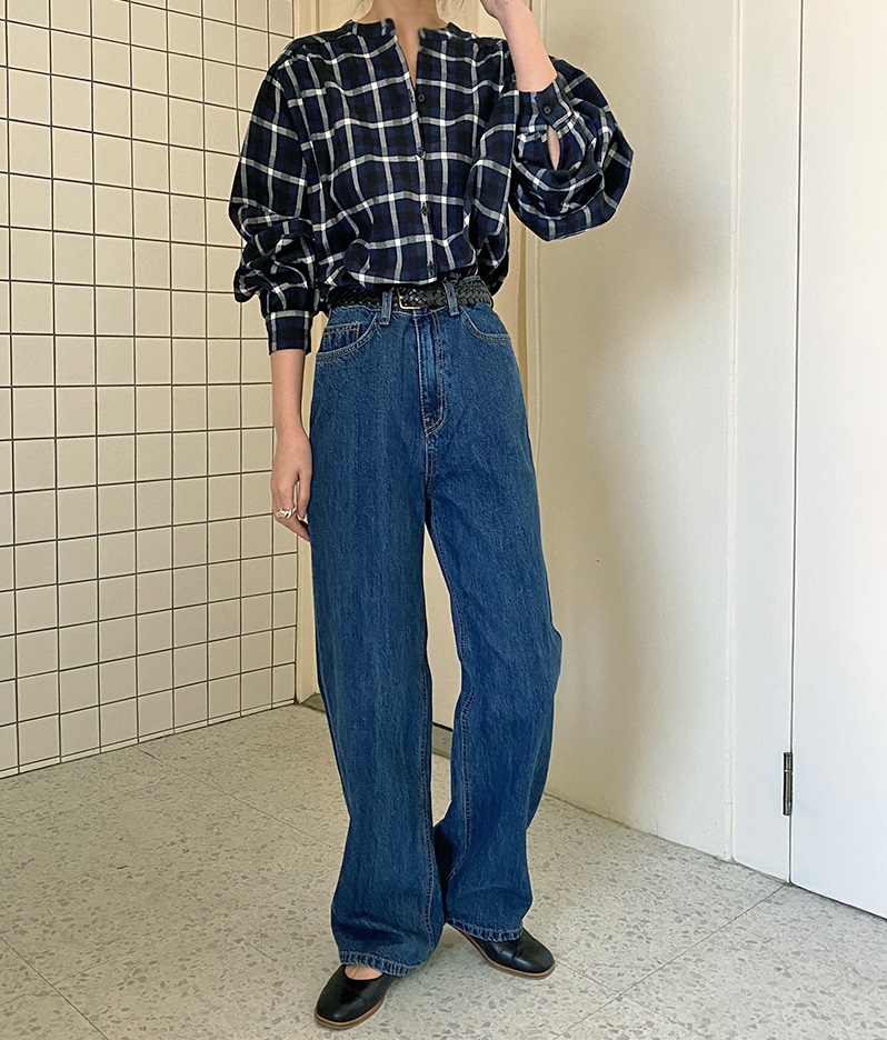 5 cách mặc áo sơ mi tối màu giúp chị em gầy đi, sang hơn chứ không bị già-8